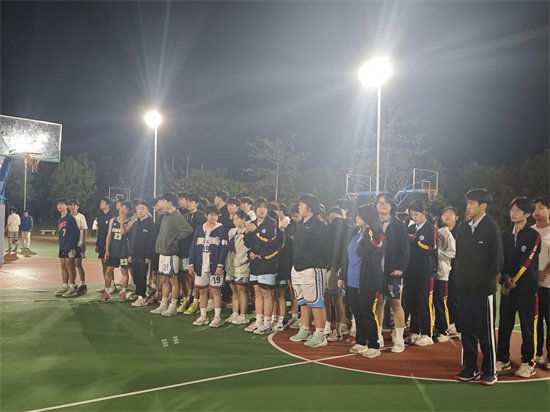 观众.jpg 观众.jpg