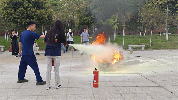 现场灭火演练2.jpg